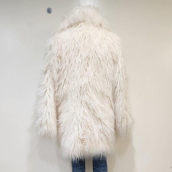 💥INSANELY BEAUTIFUL!💥Faux Curly Mongolian Lamb Fur Oversized Coat in Ivory - Picture 5 of 14